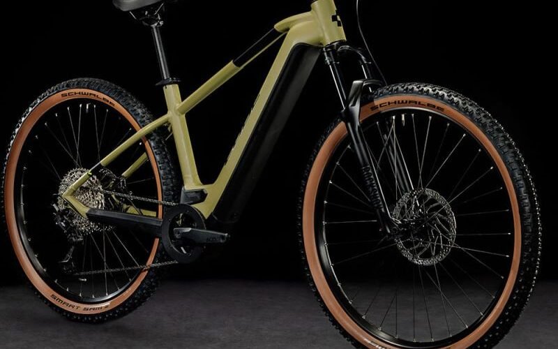 CUBE Reaction Hybrid Race 750 olive n green 634213 2 800x800.jpg