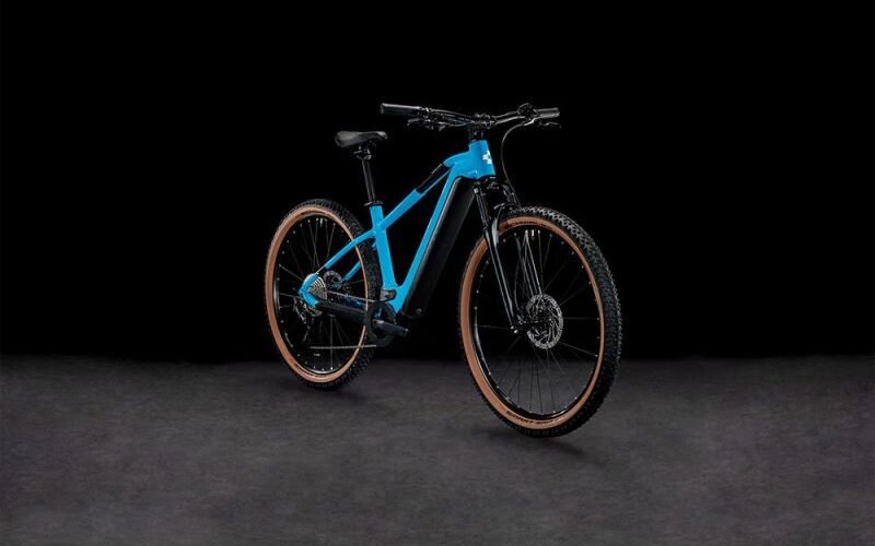 Reaction Hybrid ONE 500 skyblue n white 634061 6 800x800.jpg